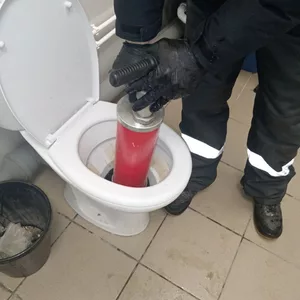 Устранение засора в туалете